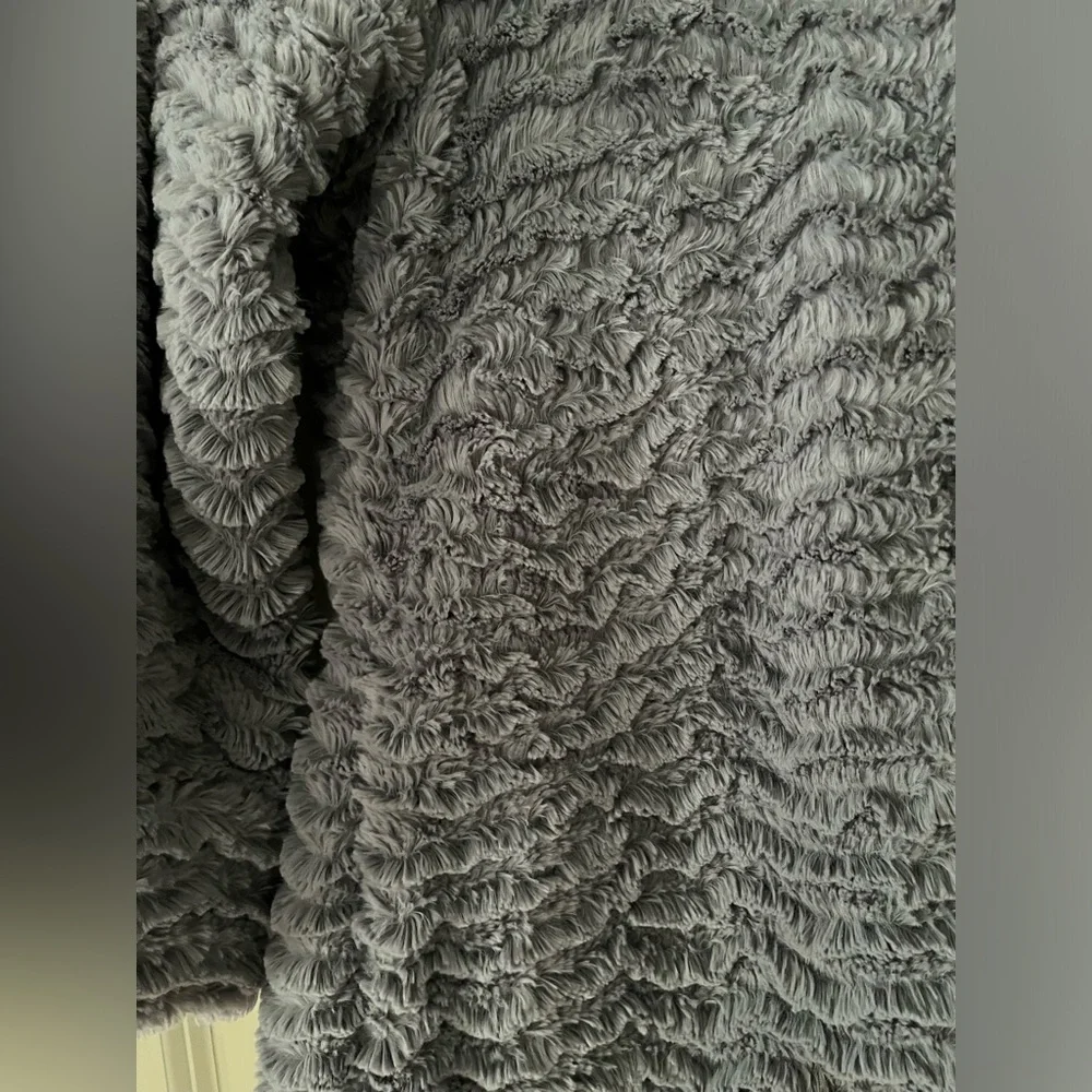 Girl’s Patagonia Gray Pelage Faux Fur Jacket Soft Gray size M 10